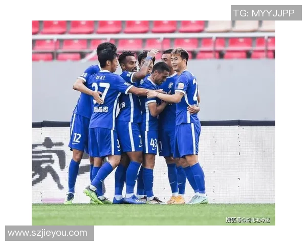 武汉篮球队实力引发热议球迷对球队表现的不同看法与争论